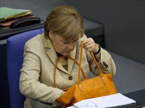 Angela Merkel fena yakalandı