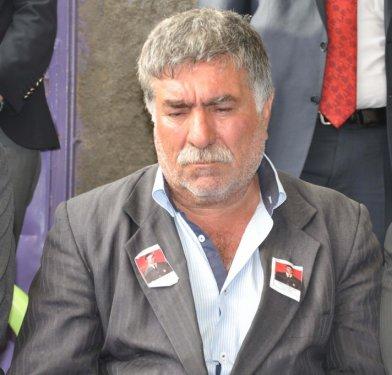 Bakan Şahin şehit babasının elini öptü