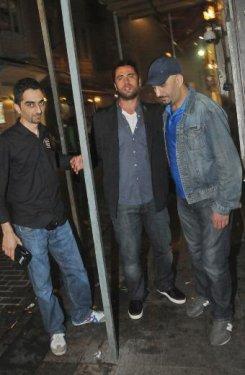 Arka Sıradakiler'in Oktay'ı sevgilisiyle sarmaşdolaş - Resim 6