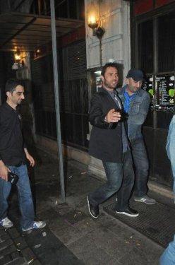 Arka Sıradakiler'in Oktay'ı sevgilisiyle sarmaşdolaş - Resim 7