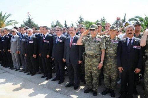 Şehitler için Hatay'da tören