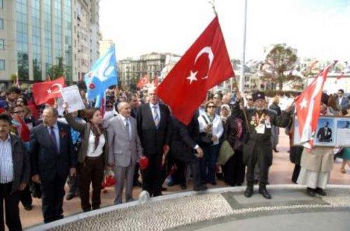 Taksim'deki kutlamalarda gerginlik 