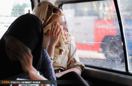 İran polisi sokaktan kadınları böyle topluyor - Resim 11