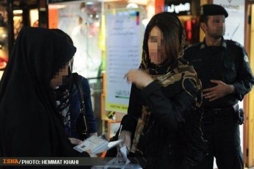İran polisi sokaktan kadınları böyle topluyor - Resim 13