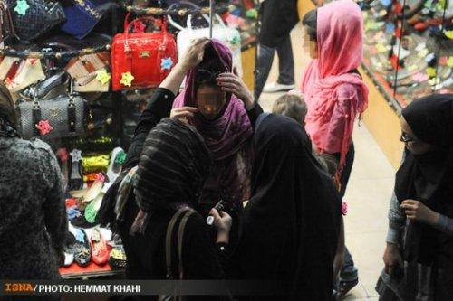 İran polisi sokaktan kadınları böyle topluyor - Resim 6