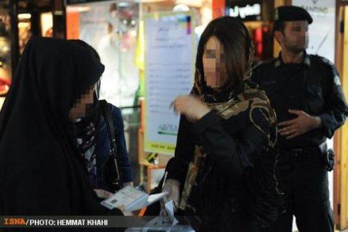 İran polisi sokaktan kadınları böyle topluyor - Resim 21