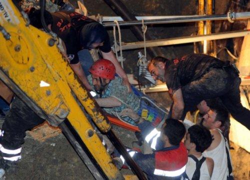 Toprak altından 7 saat sonra kurtarıldı - Resim 7