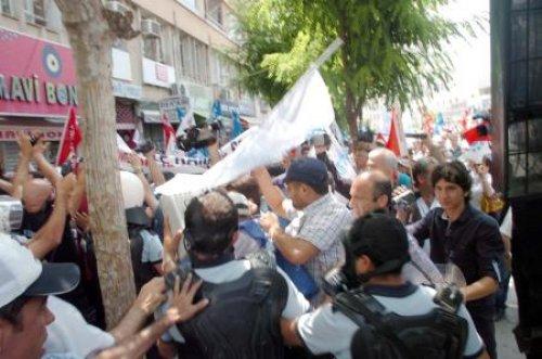 Memur eylemine polis müdahalesi - Resim 1