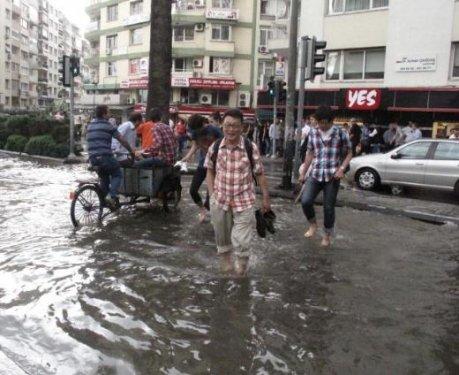 İzmir'de şiddetli yağış - Resim 13