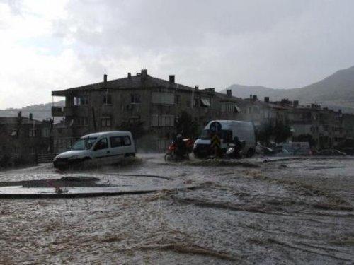 İzmir'de şiddetli yağış - Resim 15