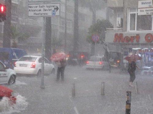 İzmir'de şiddetli yağış - Resim 20