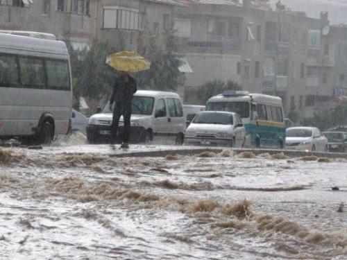 İzmir'de şiddetli yağış - Resim 3