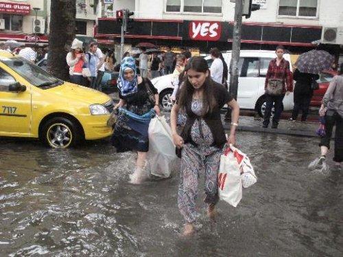 İzmir'de şiddetli yağış - Resim 26