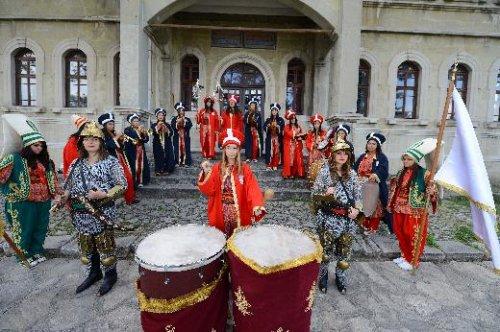 Dünyanın ilk kadın mehteran takımı