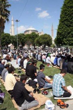 Ayasofya'da öğle namazı - Resim 12