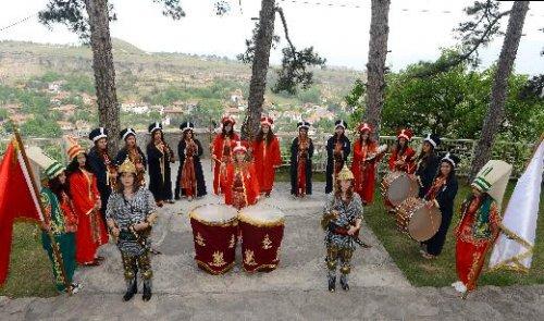 Dünyanın ilk kadın mehteran takımı