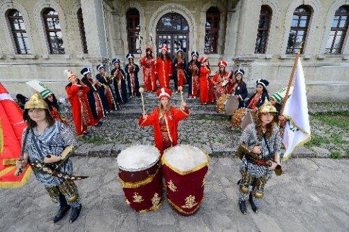 Dünyanın ilk kadın mehteran takımı