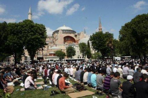 Ayasofya'da öğle namazı - Resim 11