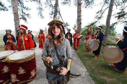 Dünyanın ilk kadın mehteran takımı