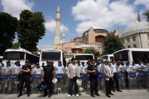 Ayasofya'da öğle namazı - Resim 18