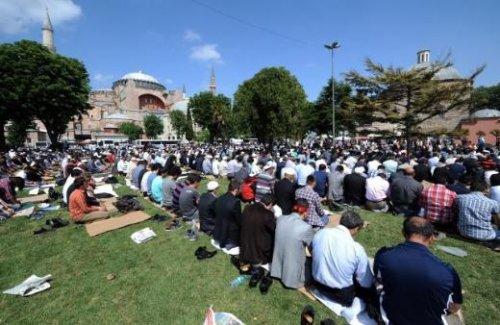 Ayasofya'da öğle namazı - Resim 7