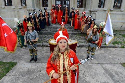 Dünyanın ilk kadın mehteran takımı