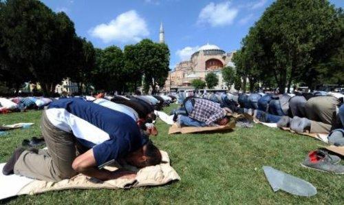 Ayasofya'da öğle namazı - Resim 6