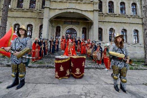 Dünyanın ilk kadın mehteran takımı