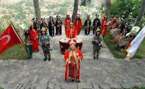 Dünyanın ilk kadın mehteran takımı