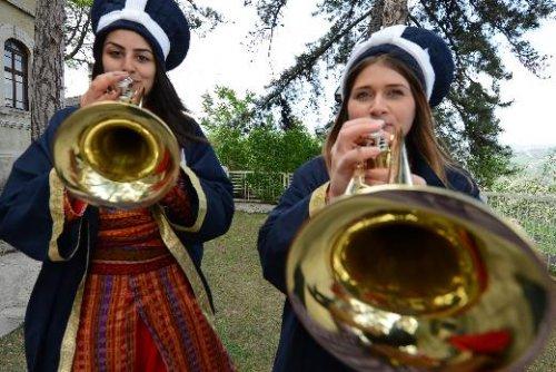 Dünyanın ilk kadın mehteran takımı