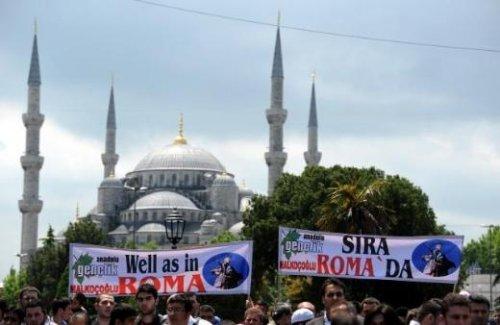Ayasofya'da öğle namazı - Resim 4