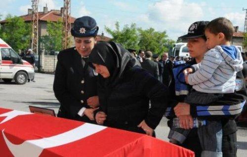 Şehit polis Ahmet Geben'e Kayseri'de hüzünlü tören - Resim 3