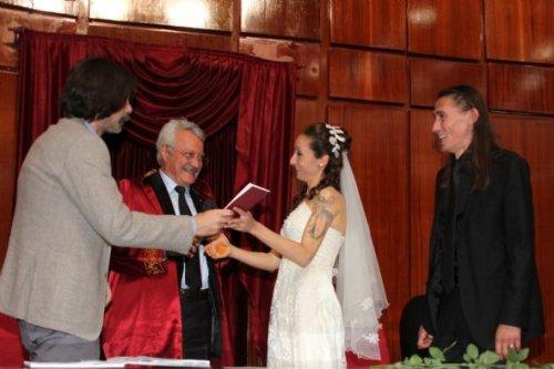 Behzat Ç'nin Akbaba'sı evlendi