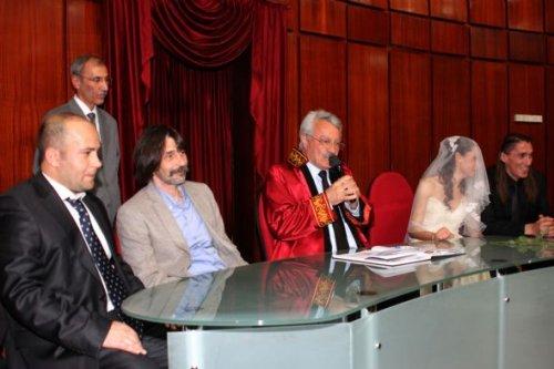 Behzat Ç'nin Akbaba'sı evlendi