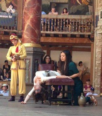 Antonius ile Kleopatra İngiltere'de Türkçe sahnelendi