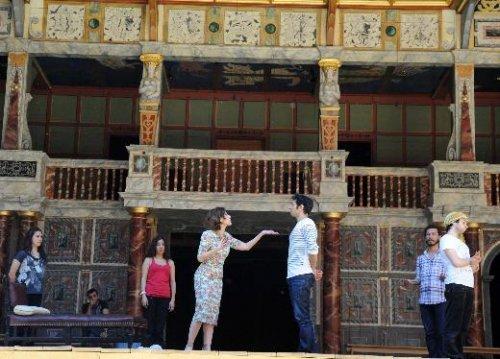 Antonius ile Kleopatra İngiltere'de Türkçe sahnelendi