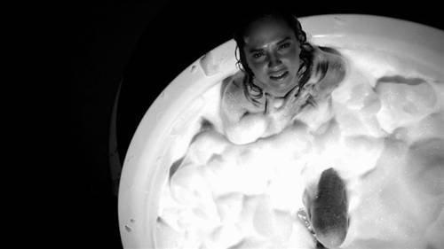 Ayşe Özyılmazel'den mayolu fotoğraflar