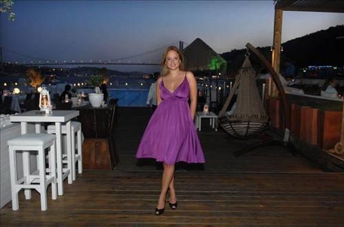 Ayşe Özyılmazel'den mayolu fotoğraflar