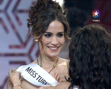 Miss Turkey 2012 güzeli Açelya Samyeli Danoğlu