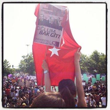 Kadınlardan Kadıköy'de kürtaj protestosu