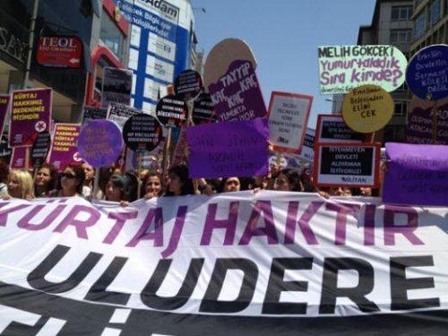 Kadınlardan Kadıköy'de kürtaj protestosu