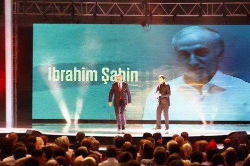 Türkçe Olimpiyatları finaline ünlü akını