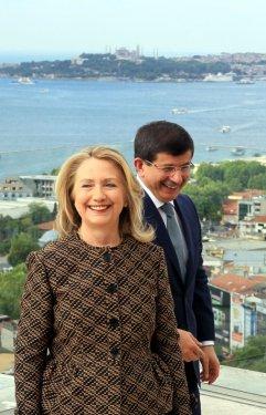Clinton ile Davutoğlu görüşmesi
