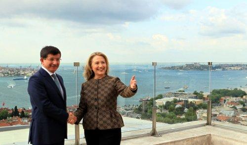 Clinton ile Davutoğlu görüşmesi