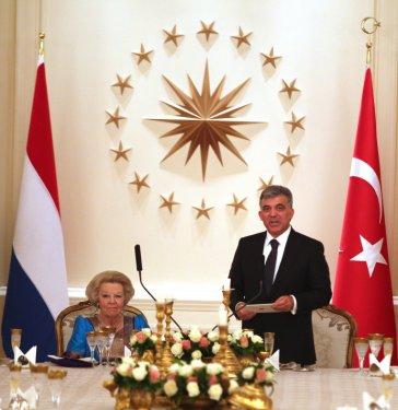 Gül'den Kraliçe Beatrix onuruna yemek