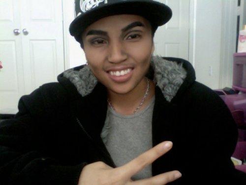 Makyajla benzeyemeyeceği ünlü yok