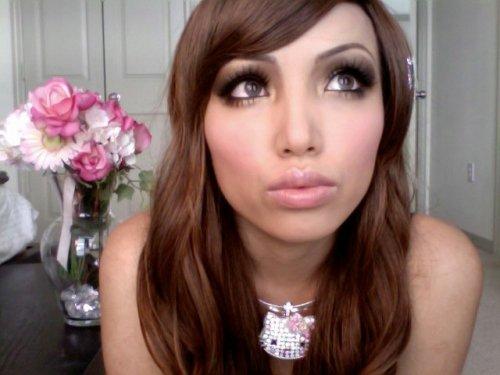 Makyajla benzeyemeyeceği ünlü yok