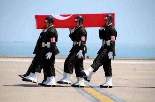 Trabzonlu şehitlere gözyaşıyla karşılama