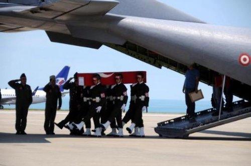 Trabzonlu şehitlere gözyaşıyla karşılama