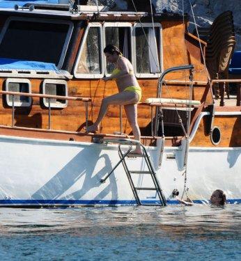 Deniz Seki bikinili yakalandı - Foto Galeri